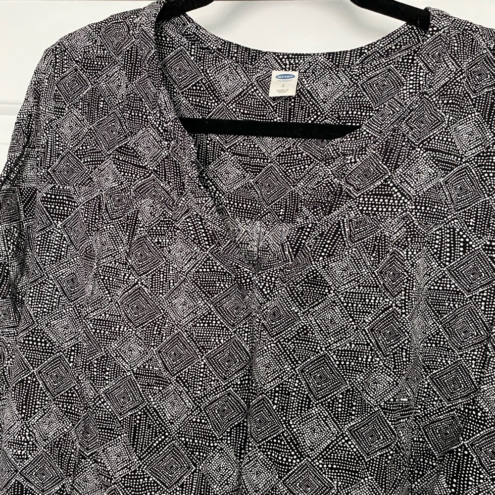 Old Navy Geometric Blouse - Picture 3 of 5